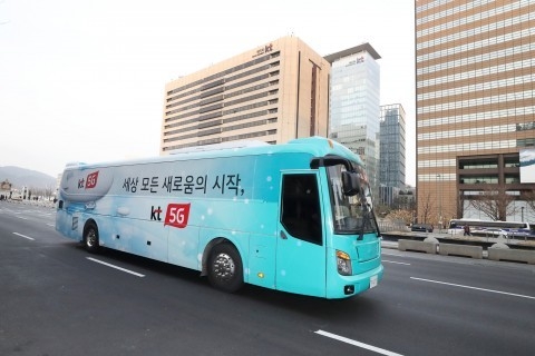 KT가 고객들을 대상으로 5G 버스 체험 이벤트를 진행한다.