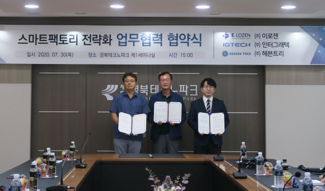 왼쪽부터 이로젠 김종국 대표이사, 인터그래텍 김응연 대표이사, 헤븐트리 홍정원 대표이사가 스마트팩토리 전략화 업무협력 협약식를 가졌다