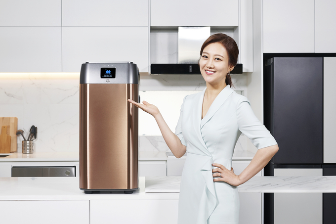음식물 바이오처리기 지엘(GL)의 전속 모델로 가수 장윤정