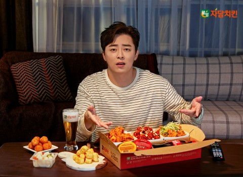 시그니처 메뉴 ‘맵슐랭치킨’의 선전에 힘입어 가맹점이 급속 확대되고 있는 자담치킨
