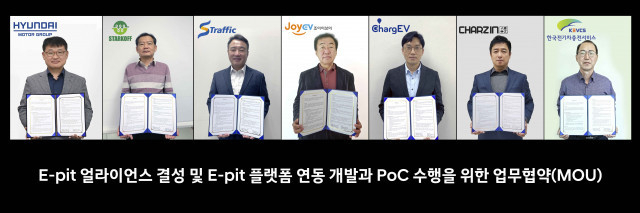 왼쪽부터 현대차·기아 송복구 EV혁신사업실장(상무), 스타코프 안태효 대표, 에스트래픽 문찬종 대표, 제주전기자동차서비스 이규제 대표, 차지비 주형진 대표, 차지인 최영석 대표(CSO), 한국전기차충전서비스 김시호 대표.