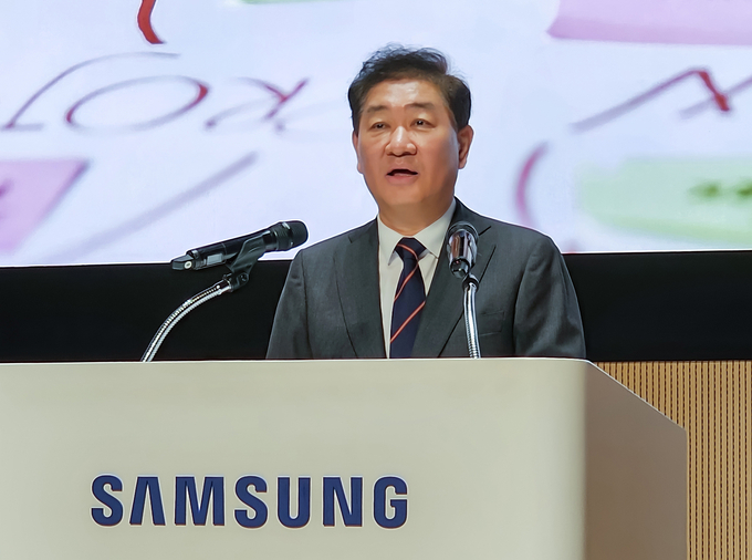 삼성전자 한종희 대표이사 부회장이 ‘2024년 시무식’에서 신년사를 하고 있다.
