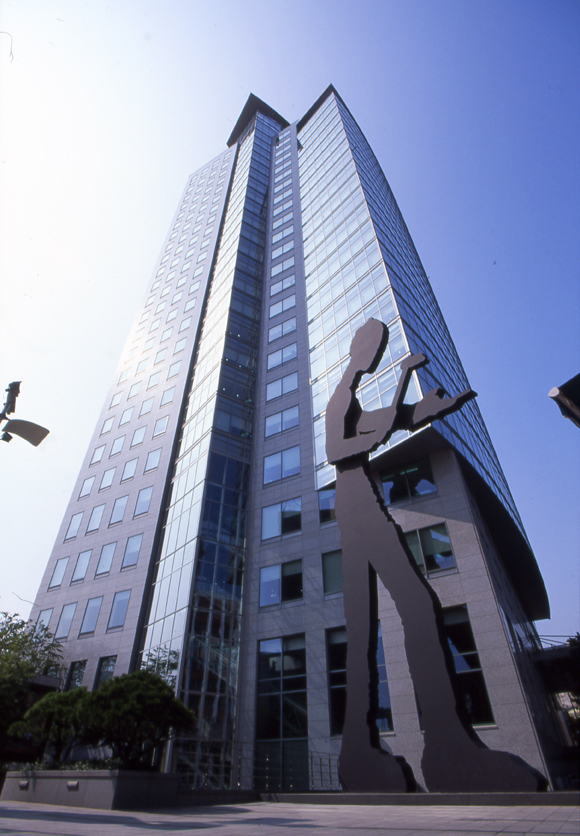 <strong>흥국생명 건물 전경.</strong>