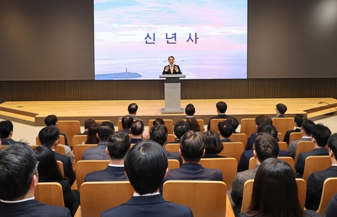 종근당은 2일 충정로 본사에서 시무식을 갖고 본격적인 새해 업무를 시작했다. 이번 시무식은 온라인 생중계를 통해 효종연구소와 천안공장에 공유됐다.