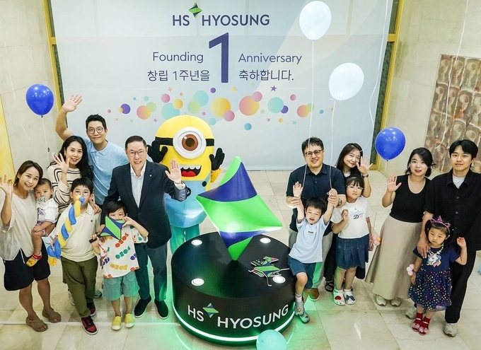 HS효성이 창립 1주년을 맞이하여 지난 28일(토) 임직원 자녀들을 초청해 패밀리데이를 진행했다. HS효성 조현상 부회장은 (주)효성 산업자재PG장 시절부터 지금까지 10여년 간 패밀리데이를 진행하고 있다.