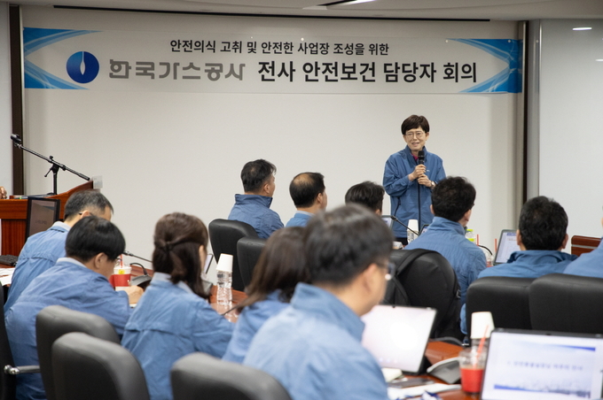 최연혜 가스공사 사장이 지난 16일 대구 본사에서 진행된 2025 전사 안전·보건 담당 부서장 회의에서 발언하고 있다.