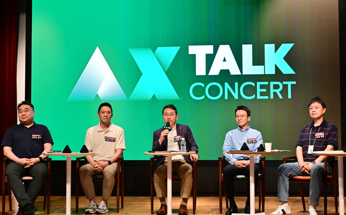LG전자 조주완 CEO가 전 구성원 소통행사인 'AX 토크콘서트'에서 AI 기술의 중요성을 강조하며, AX 확산에 앞장서겠다고 밝혔다.