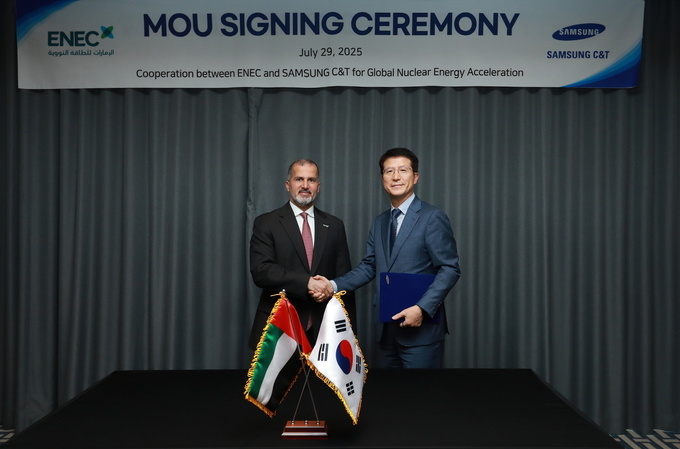 삼성물산-UAE원자력공사 업무협약 체결식.(왼쪽 : UAE원자력공사 모하메드 알 하마디 CEO, 오른쪽 : 삼성물산 오세철 대표이사 사장)