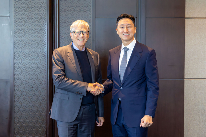 HD현대 정기선 수석부회장이 테라파워(TerraPower) 빌 게이츠(Bill Gates) 회장과 22일(금) 만나 SMR 사업 협력방안에 대해 논의했다.