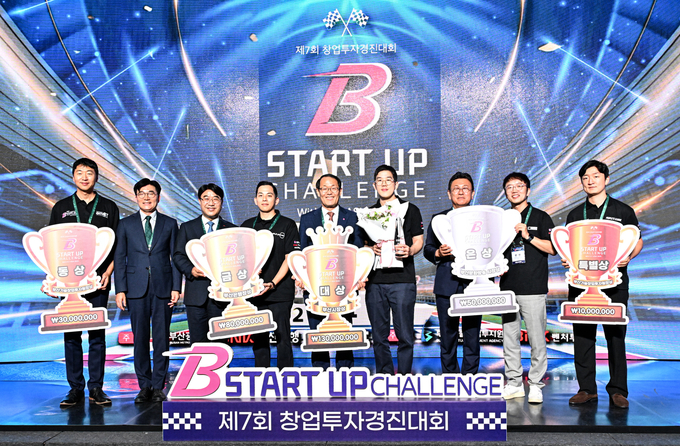 BNK금융그룹(회장 빈대인)은 23일(화) 오후, 부산 벡스코에서 역대 최대 규모인 312개 스타트업이 참가하는 B-스타트업챌린지를 성황리에 개최했다.