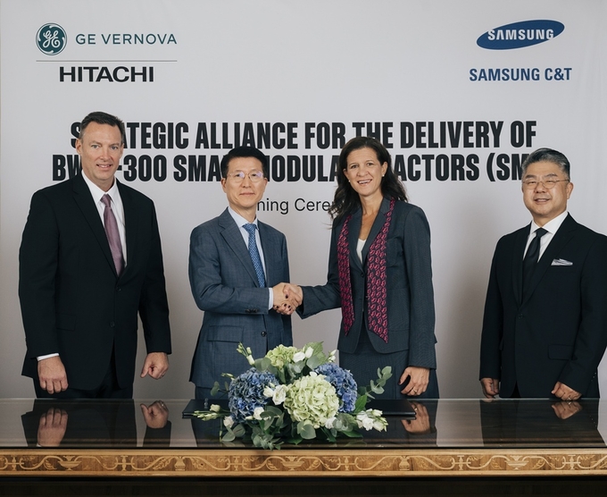 삼성물산-GVH SMR 전략적 파트너십 체결식.(왼쪽부터 GVH SMR 부문 CEO 제이슨 쿠퍼 사장, 삼성물산 오세철 대표이사 사장, GE Vernova 전력 부문 CEO 마비 징고니 사장, 삼성물산 원전영업팀장 김정은 상무)