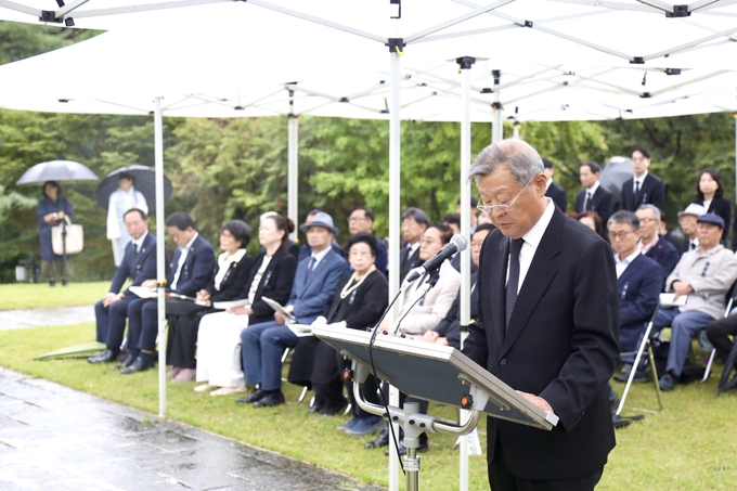 이봉창 의사 순국 93주기 추모식에서 추모사 낭독하는 정수용 이봉창의사기념사업회장.