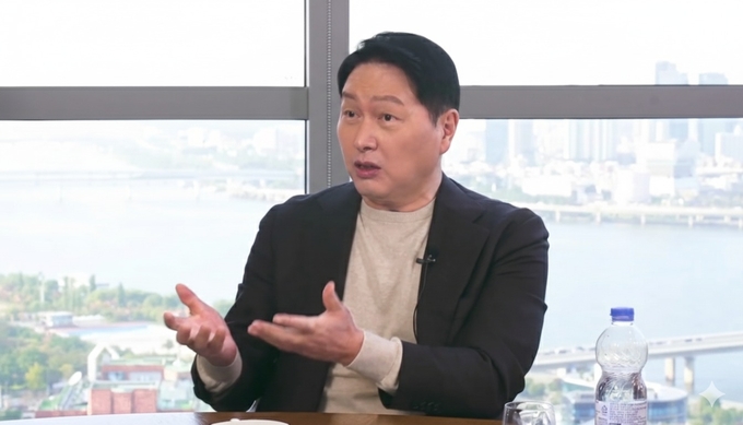 최태원 SK그룹 회장 겸 대한상공회의소 회장이 저성장 해법을 설명하고 있다.
