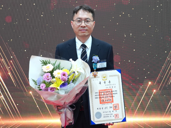 철탑산업훈장을 받은 DN솔루션즈 우진근 팀장(책임매니저).