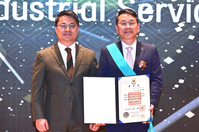 LG전자 조주완 CEO 제20회 전자∙IT의 날 금탑산업훈장 수훈