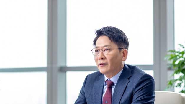 김동명 LG에너지솔루션 CEO, AX로 “이기는 혁신”… “2028년 생산성 50 높인다”